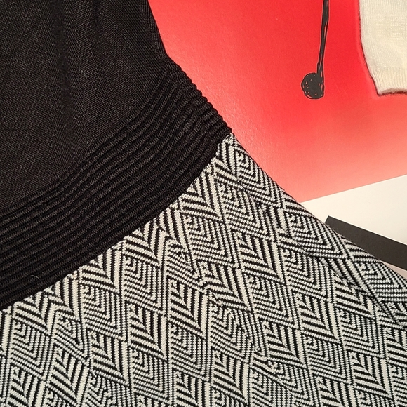 Gabby Skye art deco pattern sweater dress - Picture 3 of 10